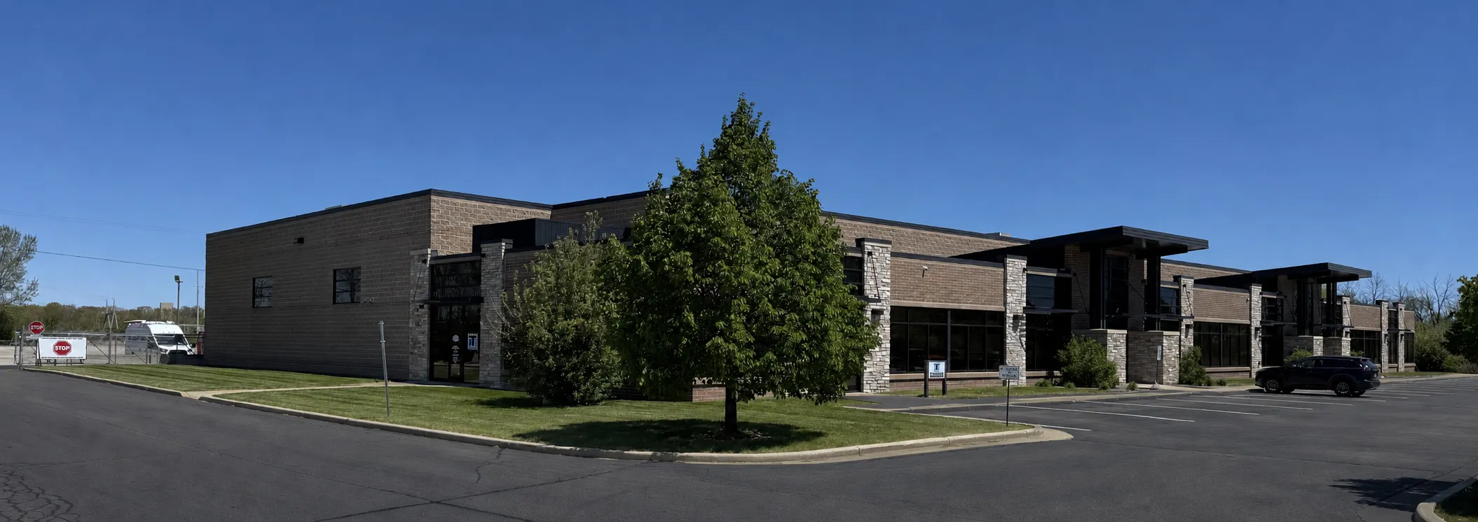 CoolFleet Leasing Oak Creek Wisconsin facility at 6925 S 6th Street — Milwaukee area refrigerated trailer rental and cold storage